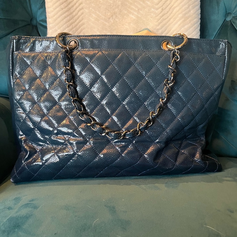 Elegant Teal Blue Quilted Handbag - Picture 4 of 10